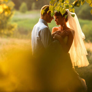 10 Best Colors For Your April Wedding