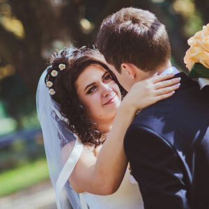 10 Best Colors For Your August Wedding