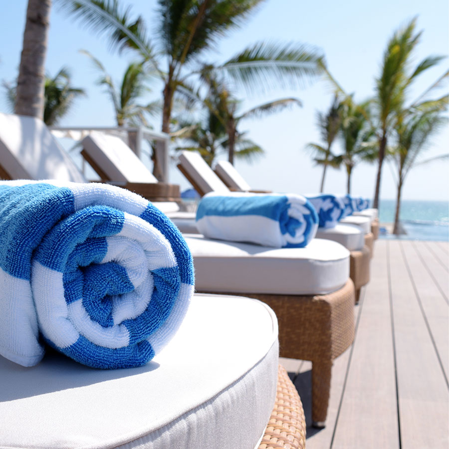 Best Beach Towel • Reviews & Buying Guide