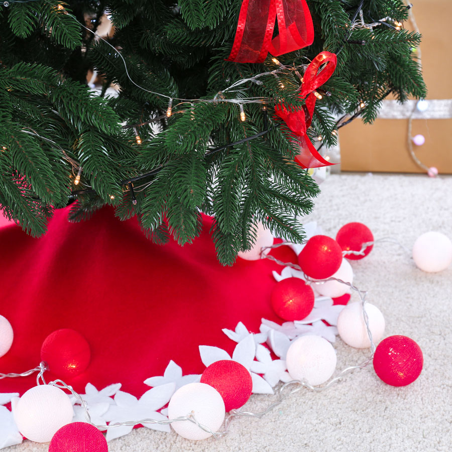 Best Christmas Tree Skirt • Reviews & Buying Guide