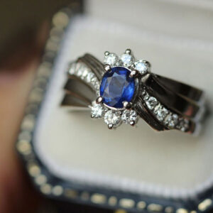 How Much Money Should You Spend On a Wedding Ring?