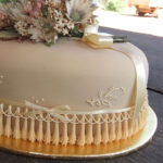 How To Cut a Wedding Cake (So You Don’t Make a Mess)