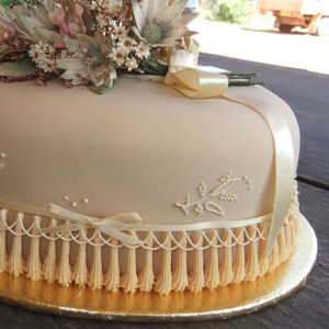 How To Cut a Wedding Cake (So You Don’t Make a Mess)