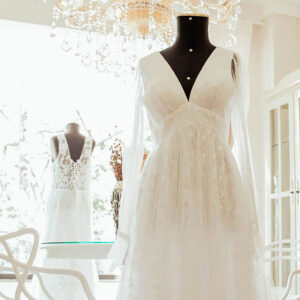 Wedding Dress Shopping Etiquette (Do’s and Don’ts)